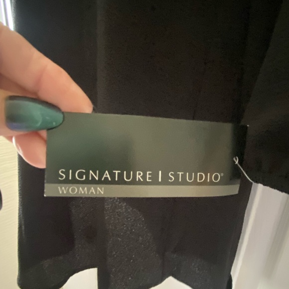 NWT Signature Studio black top V-neck cutout & embroidered collar 3/4 sleeve M - Picture 2 of 9